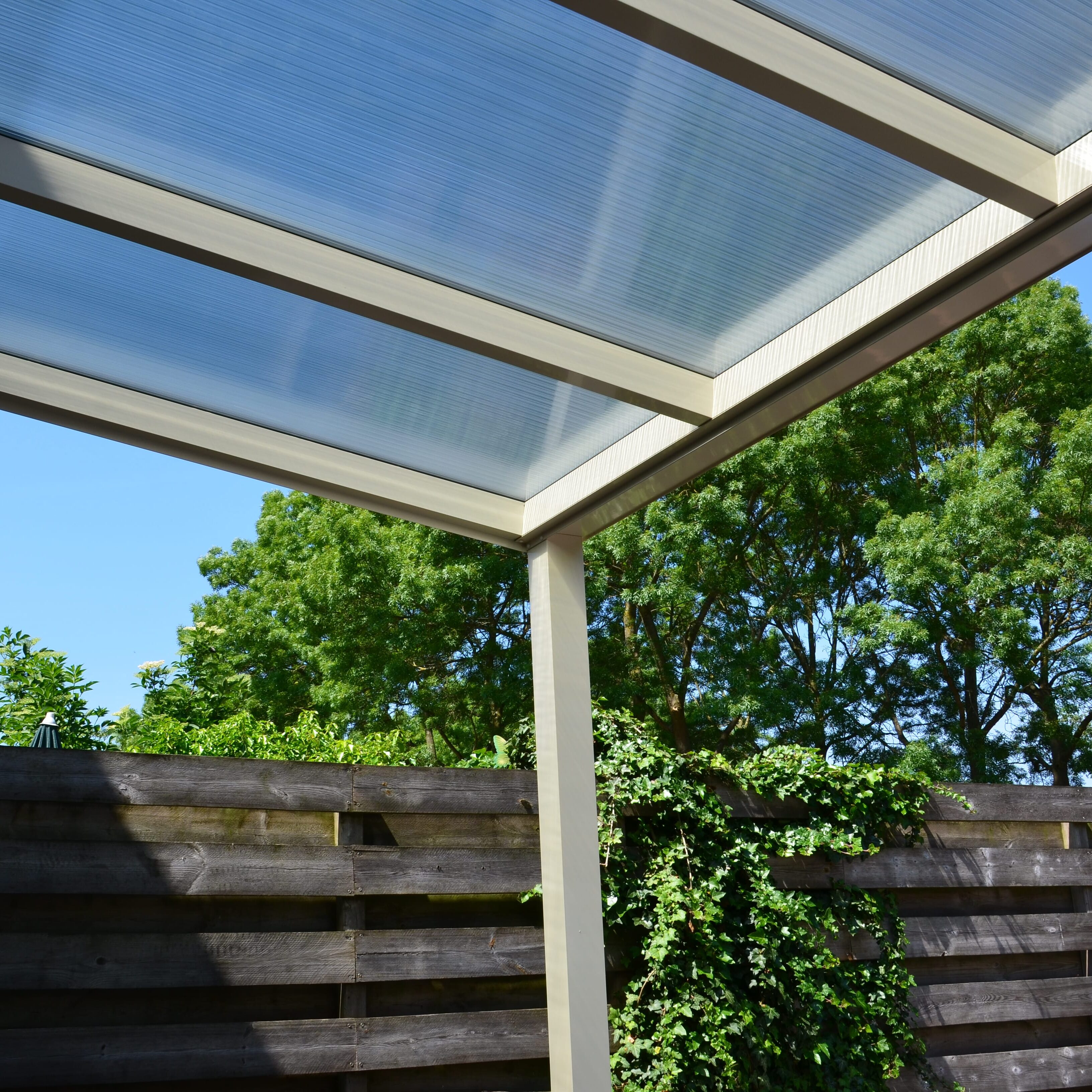Polycarbonate-roofing