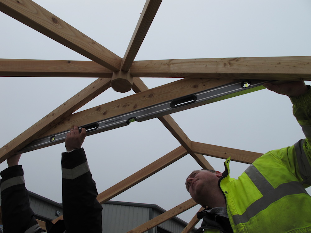 Additional bracing being fitted in the rectangular gazebo. Of the three size of screws we had in the fitting kit we're using the smallest ones.