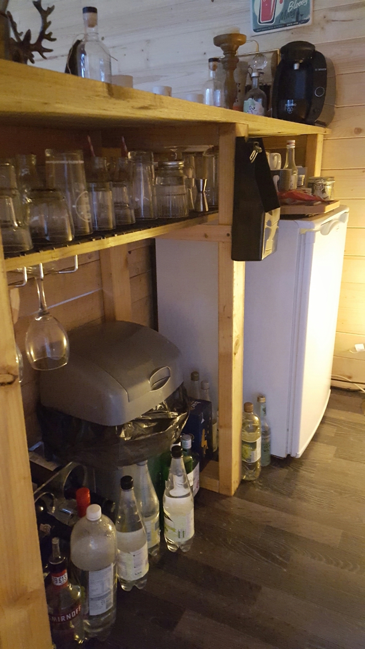 As well as the table he also made a functioning bar out of spare timber and the pallet.