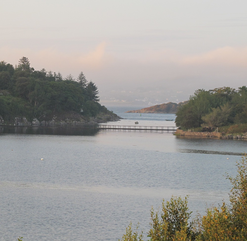 Bridge to Islonia - Dry Island at high tide