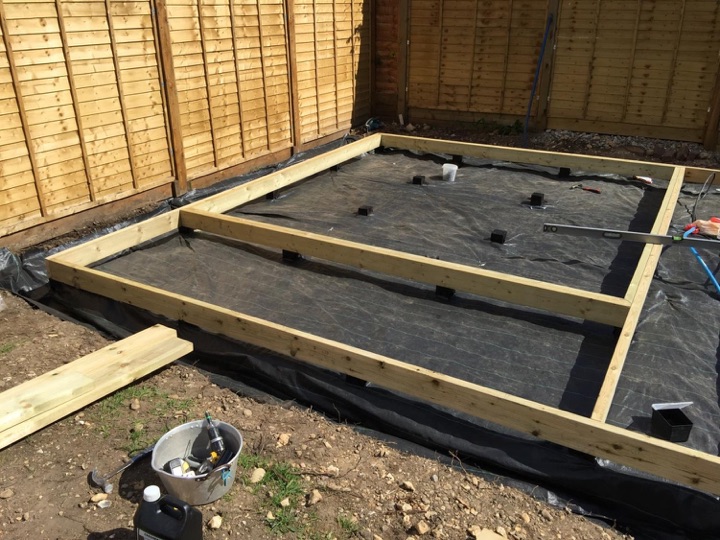 The frame extends also to create a front decking area. The cabin foundation ‘ring’ was doubled up with 150mm x 50mm timbers. This also means that the floor has something to sit on as the second timber sits inside the foundation perimeter.